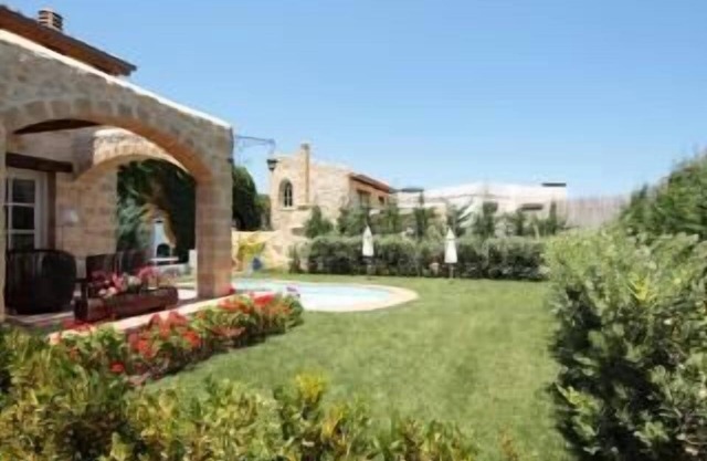 Rock House's Villa Rhapsody Secluded with private pool and garden very quiet.