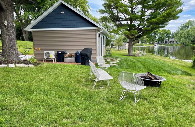 Rock River Retreat Boathouse Bungalow.Relax, Refresh, and Enjoy this Zen Den