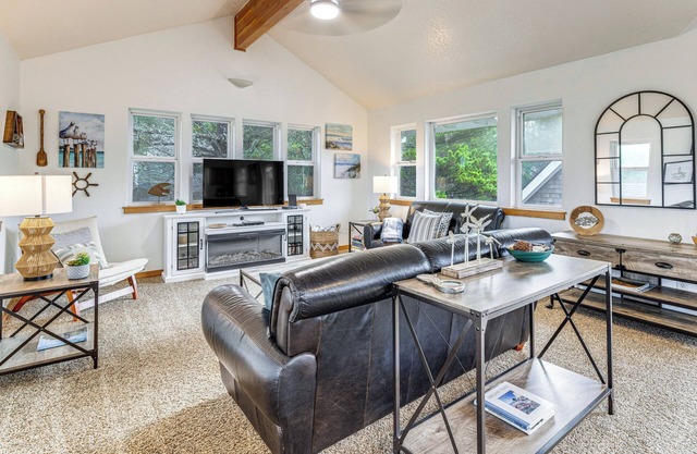 Rockaway Beach Home w/Hot Tub: 4 Blocks to Beach!