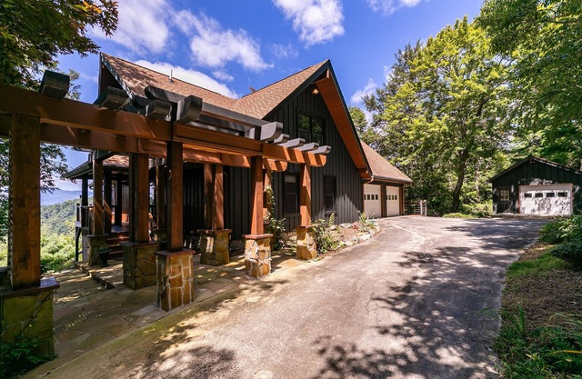 Rockcliff Retreat - 4BR, 3BA - 15min To Blowing Rock - Mountain Views