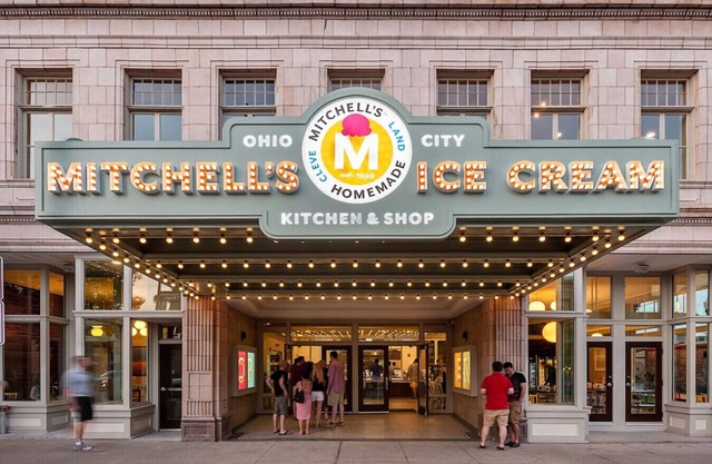 RocknRoll Crib | 8 Min Cle Clinic | Near Downtown