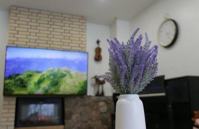 Rocky Mtn Escape-3 bdrm-near shops, dining, UofC