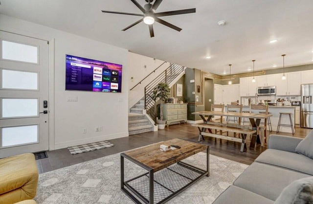 Rocky Retreat! Family Townhome w/BBQ & Workspace