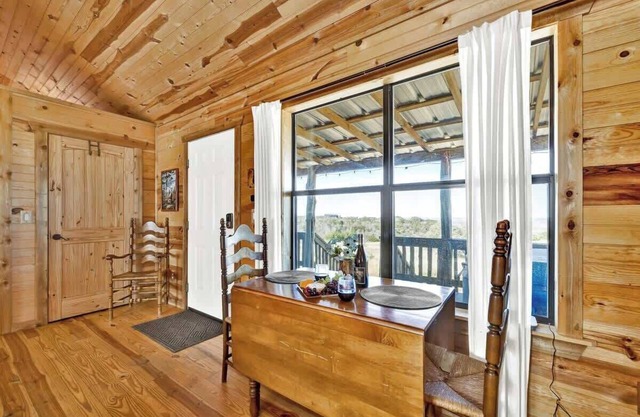 Rockyridge Cabin-hill Country Views-20 min to Fred