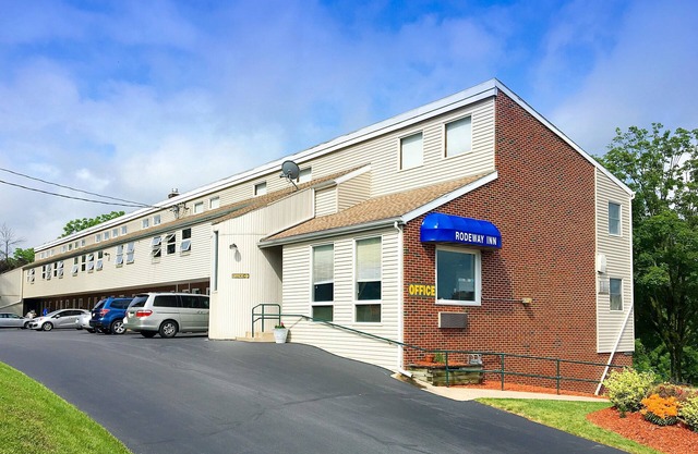 Rodeway Inn State College - near University