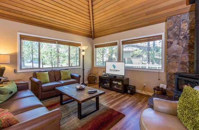 ROGU04 - Great for Families, Short Walk to Deschutes River, A/C, Bikes, Foosball