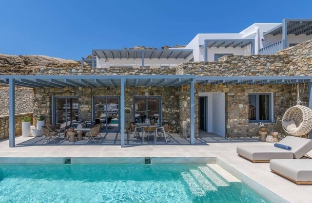 Roka Bonita Villa: Luxury 4-Bedroom Stay with Pool & Sea Views in Mykonos