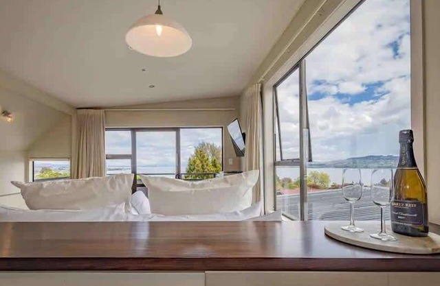 Rokino Lake House A - Location and Views