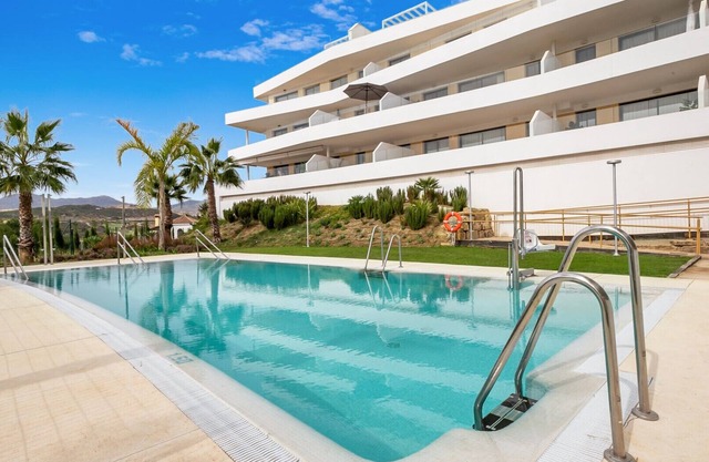 Roli | Apartment with pool in Estepona