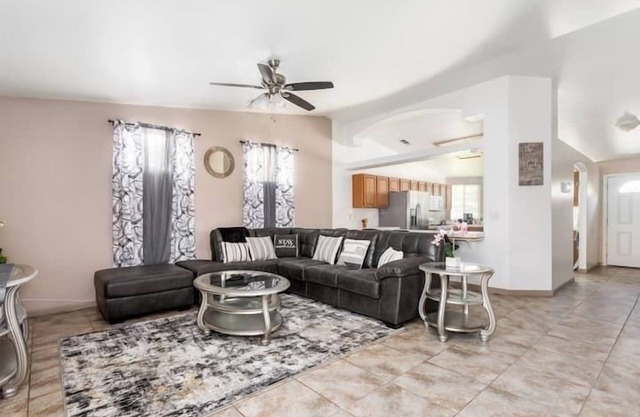 Rollingbay · Luxurious 4BR Getaway with Pool Table & 70” TV