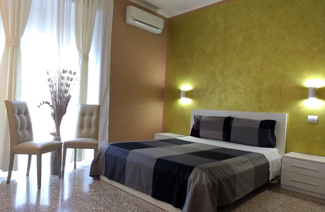 "Roman Holidays" House Marconi