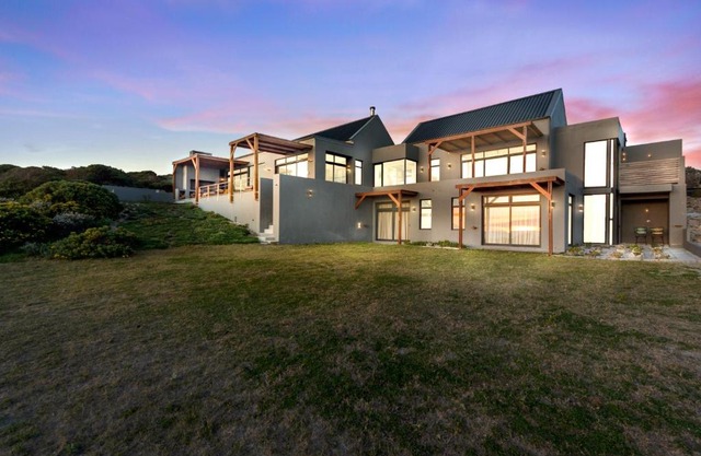 Romansbaai Moksha on the Sea