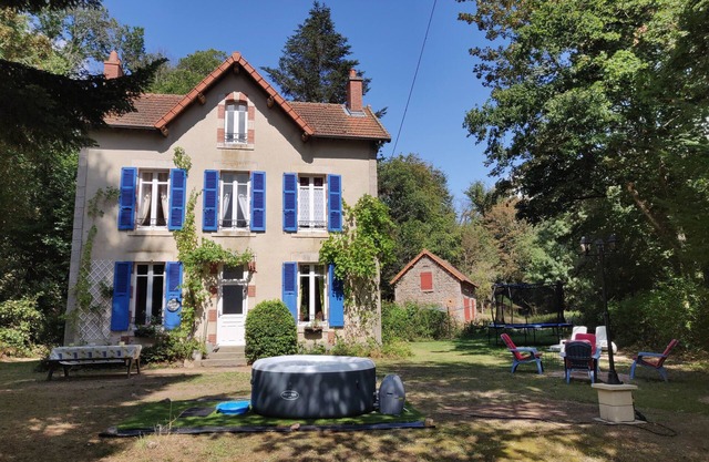 Romantic 19th century country home with a big garden and BBQ.