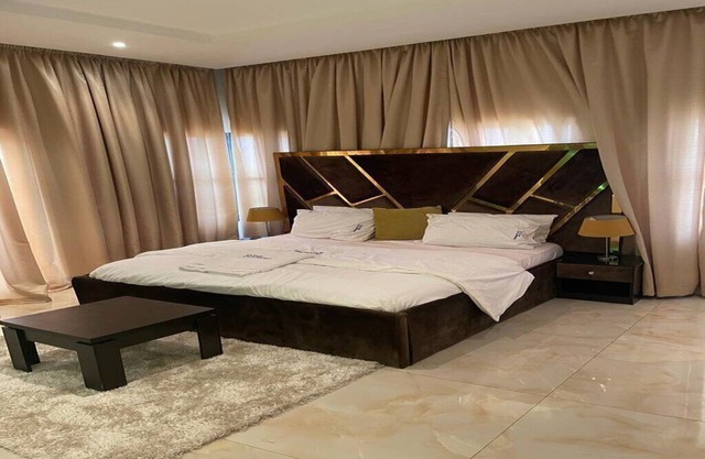 Romantic 4-bedroom with swimming pool