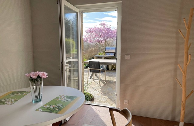 Romantic apartment - heated pool and wooded park -Les Hauts de Locmiquel