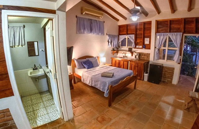 Romantic Beachfront Casita w/Pool - AC - Sleeps 4