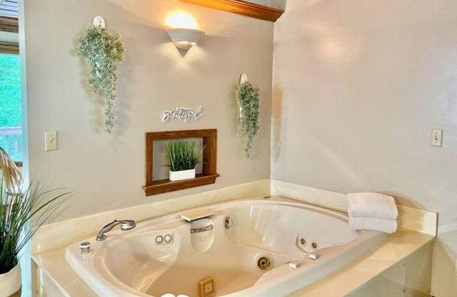 Romantic Bridal Suite Rentals - Bridal Suite 2