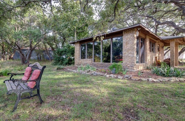 Romantic Cabin on Riverfront Farm, Pet, Rural