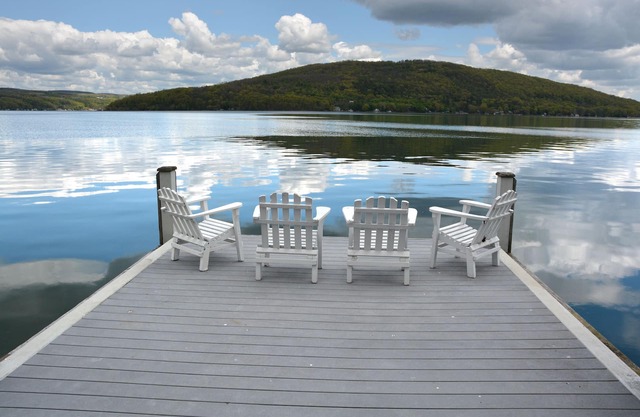 Romantic Cabin On-the-Water w/Breathtaking Views; Beach Fire Pit! 100' Long Dock