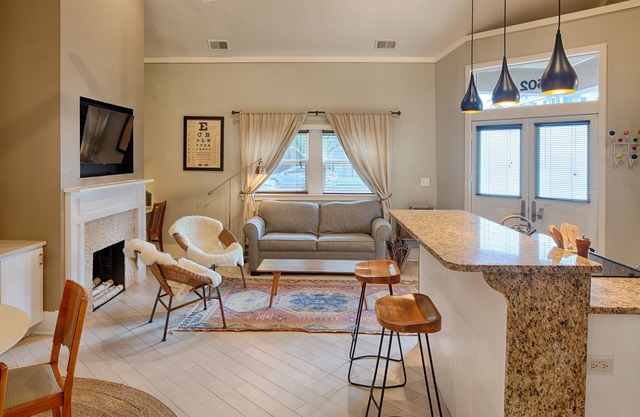 Romantic Cottage in Savannah's Beautiful Historic District!