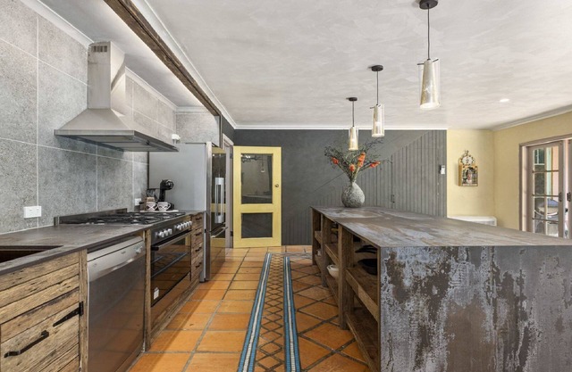 Romantic Cottage, Pet Friendly, Fireplace, Close to Town