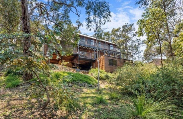 Romantic couples retreat with seasonal creek - Perth hills