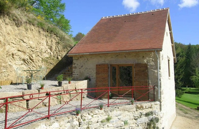 Romantic Duplex Cottage with Pool, Sauna, and Scenic Views