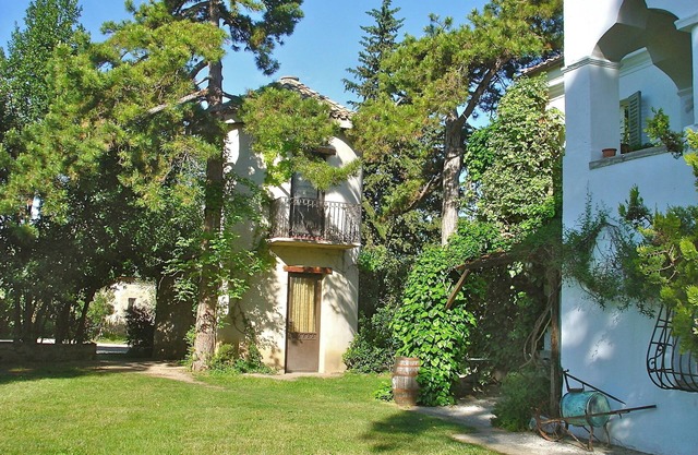 ROMANTIC ESCAPES: small Tower in the gardens between mountains and beaches, pool