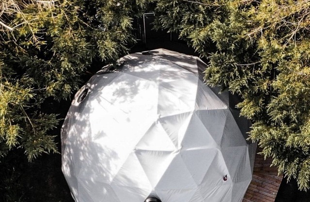 Romantic Geo Dome Home With log Fired hot tub