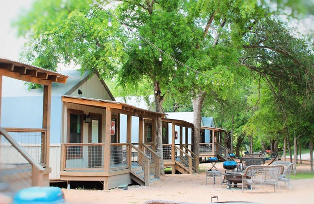 Romantic Getaway Cabin on Creek! Relax and unwind surrounded by nature! - SG14