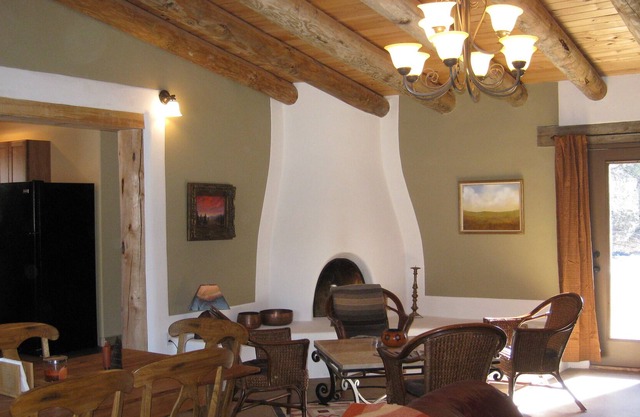 Romantic Getaway close to Sipapu and Ft Burgwin. Within Carson Nat'l Forest