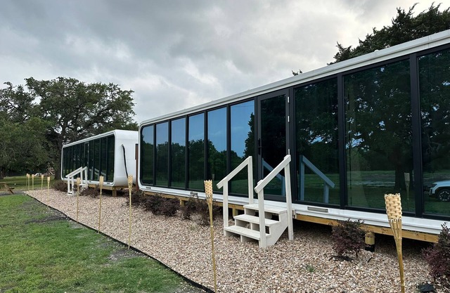 Romantic Glamping Elon's Tiny house 2-bedroom, 2-Queen Beds in Flatonia