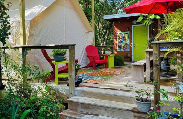 Romantic Glamping Tent/Tiny House Garden Retreat