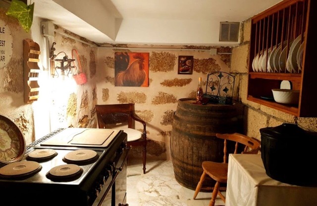 Romantic, historic country house with tropical garden