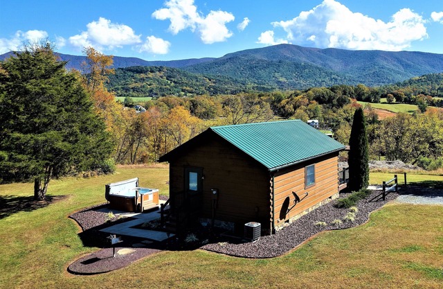 Romantic LURAY Mountain Log Cabin #4 Couples Hot Tub Stone Fireplace Mtn Views