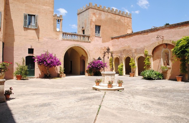 Romantic luxury villa with private pool and tennis court near the sea