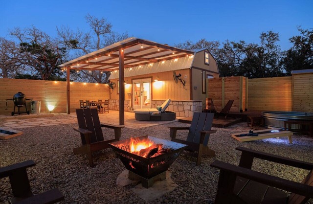 Romantic Luxury Retreat-hot/cold pool & sauna