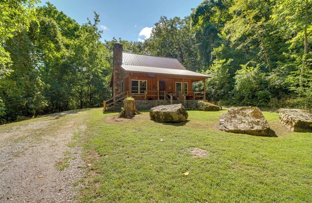 Romantic Mountain View Cabin Rental Near Downtown!