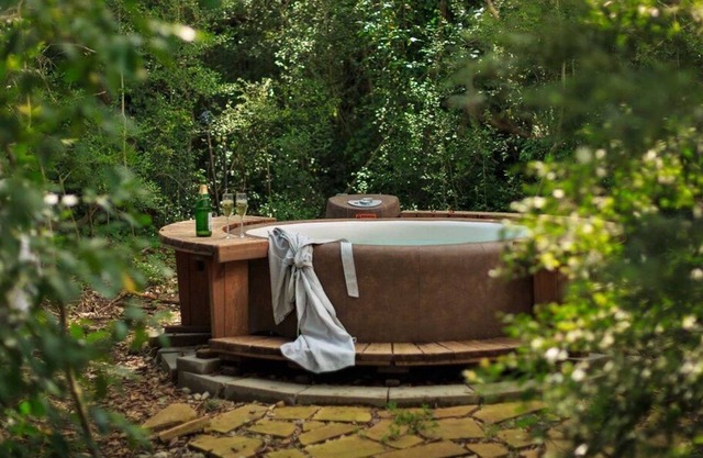 Romantic Mystic Woods Cabin~Private Hot Tub with Optional B&B & TX Ranch Activities!