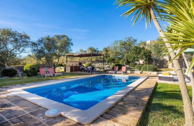 Romantic Natural Stone Finca with Pool, Garden, Rooftop Terrace and Wi-Fi