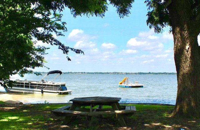 Romantic Oasis King Size Suite Lakefront