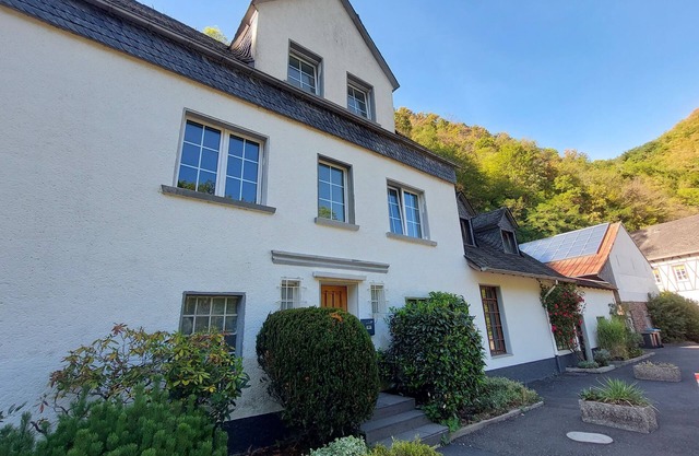 Romantic, old oil-mill with great courtyard