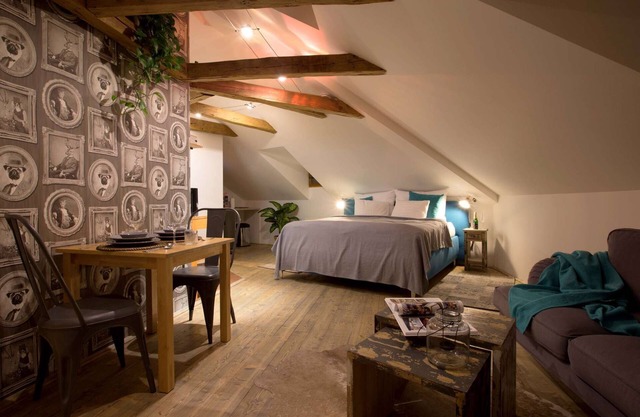 Romantic Old Town Luxury Attic Apartment - Parking Nearby