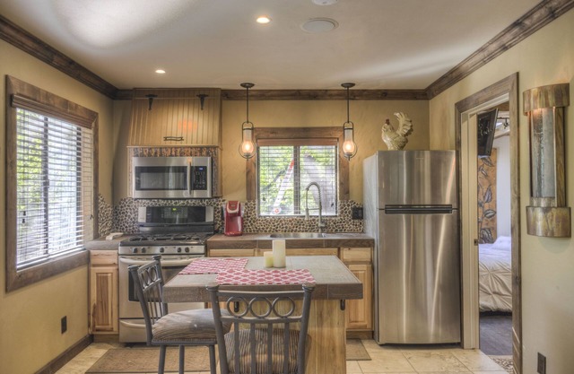Romantic property on a seasonal creek with personal waterfall. Dog friendly!