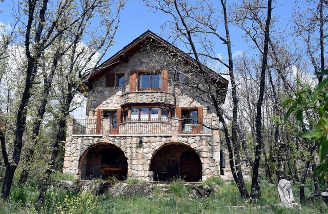 Romantic rustic house in the mountains of Madrid