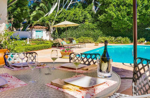 Romantic Spanish Home, Private Pool, Walk to Beach