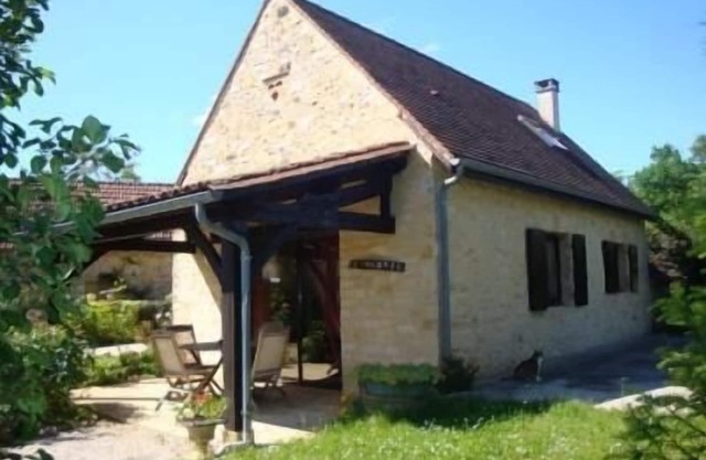 Romantic Stone Cottage at 2 km from celebrated Castles and the Dordogne River