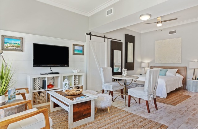 Romantic Studio at Gulf Place along 30A and a short walk to the beach!