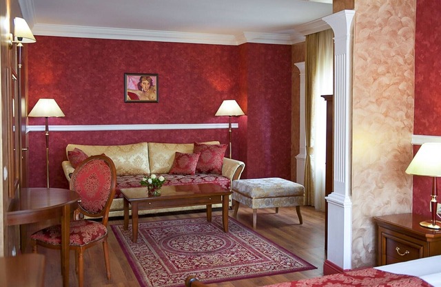 Romantic Suite With Wellness Steps To Downtown