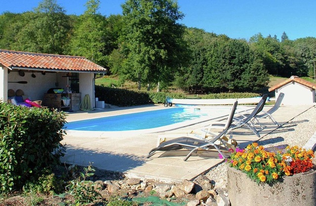 Romantic tower with roof terrace and plenty of privacy and use heated pool